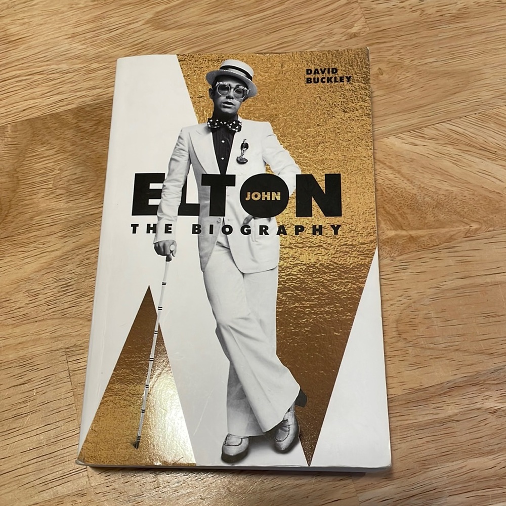 Elton John, the biography book